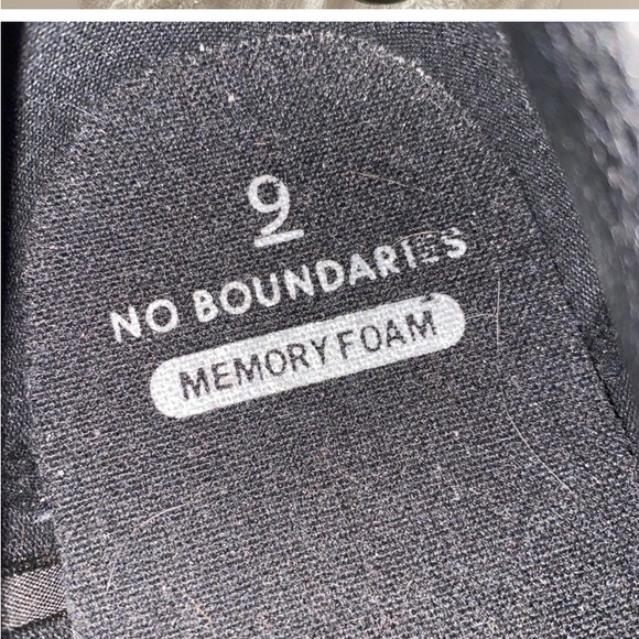 NO BOUNDARIES BLACK SLIP ON CANVAS SHOES 9 NEW - Picture 2 of 2